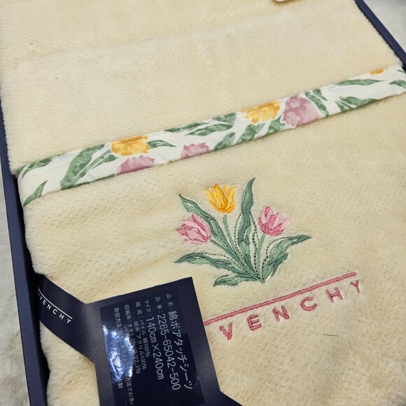 Givenchy Blanket - Picture 8 of 16